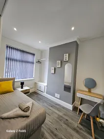 Superb space sleeps 6 - By the Joyous Stays - Image 3