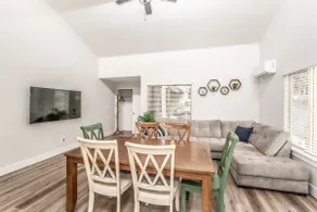 Central Cozy Modern 3Bd Oasis - Image 5