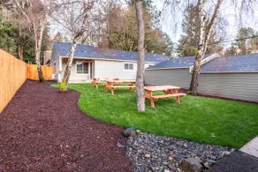 Central Cozy Modern 3Bd Oasis - Image 2