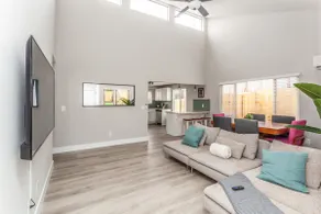 Modern Central Lux 3Bd Oasis - Image 2