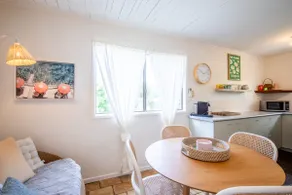 Cosy Straddie cottage + sleeps 6 + close to beach - Image 5