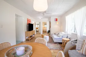 Cosy Straddie cottage + sleeps 6 + close to beach - Image 2