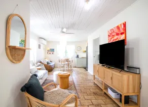 Cosy Straddie cottage + sleeps 6 + close to beach - Image 3