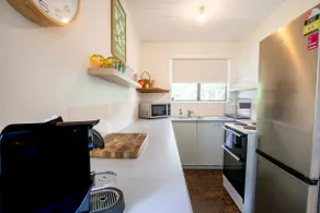 Cosy Straddie cottage + sleeps 6 + close to beach - Image 4