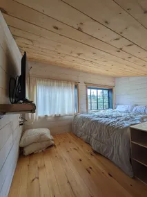 Petite Cabin - Image 3