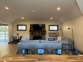 2BR|Kitchen|King Bed|Fireplace| NearTanglewood - Image 2