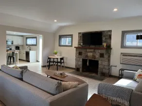 2BR|Kitchen|King Bed|Fireplace| NearTanglewood - Image 5