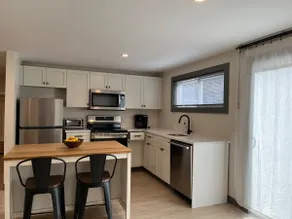 2BR|Kitchen|King Bed|Fireplace| NearTanglewood - Image 3