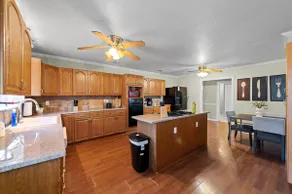 Comfy Spacious 4BR Retreat ~ Fam - Image 4