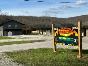 7 min walk to Caverns - Tiny Town Village! - Image 3