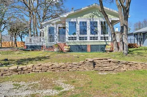 Lake Cottage w/Roof Top Deck, Hot Tub&Fire Pit - Image 2