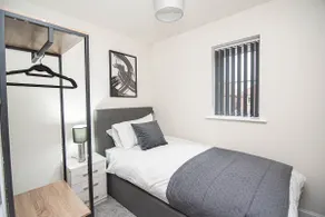 Solid Mirror Modern Riverside Home, Doncaster - Image 5