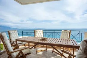 Seafront Apartment – Sea View, Balcony - Image 3