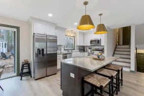 Lux Retreat for Groups, 5 Bedrooms, Sleeps 12 - Image 4