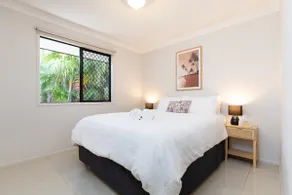 3 Bdr Apt! Full Kitchen! Covered Parking! 6BS3 - Image 3