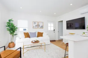 1 Bedroom Beach Bungalow - Near East Beach - Image 3