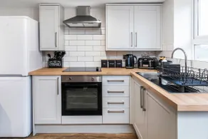 Cosy One Bed Apt in Leeds City - Image 4