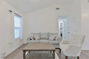 Simple 2 bedroom duplex (pet friendly but no cats) - Image 2
