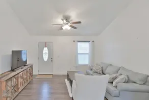 Simple 2 bedroom duplex (pet friendly but no cats) - Image 3