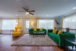 Pet friendly Modern Lakefront home with Dock - Image 4