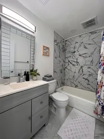 House 3bd/1,5 bath, full kitchen, TV in each room. - Image 5