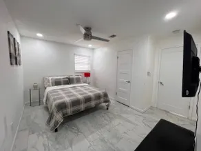 House 3bd/1,5 bath, full kitchen, TV in each room. - Image 2