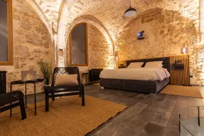 Private Cellar and Hot Tub by XELA - 90 m² - Image 3