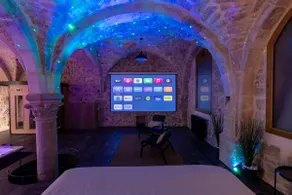 Private Cellar and Hot Tub by XELA - 90 m² - Image 2