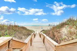 Beachside home w/ hot tub & beach access - Image 5