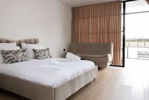 Royal Suites Dalia - וילה עם 4 סוויטות מהממות, בריכה מחוממת וג'קוזי - Image 2