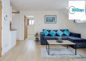 Luxury 1 Bedroom Apartment 06 with Parking in Maidenhead by 360stays - Image 2