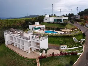 Mirante de Escarpas Apartment with Lake View - Image 2