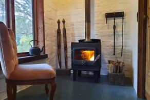 Bush cottage near Castlemaine | dam & pizza oven - Image 3
