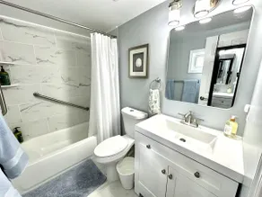 Pet friendly! 2BR 1BA newly renovated basement - Image 5