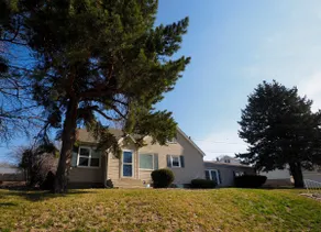 5BR Crew Hub | Sleeps 9+ | Fast WiFi + Parking - Image 3