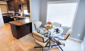 5BR Crew Hub | Sleeps 9+ | Fast WiFi + Parking - Image 5