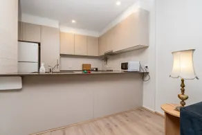 Spacious APT in Convenient Kingston Location - Image 4