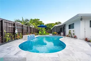 Wilton Manors Modern 2/1 w shared Heated Pool - Image 2