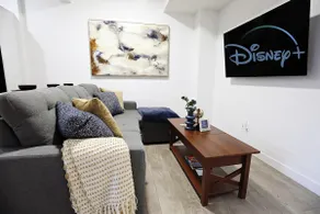Stylish Retreat w/King Bed|Long Stays|WEM|Disney+ - Image 2