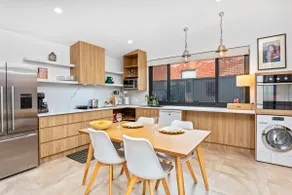 Large Garden Studio | No Steps | Patio & Free Pkng - Image 3