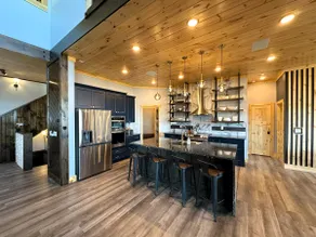 Oslo Mountainside Retreat/ Hot Tub/View/ Sleeps 24 - Image 5