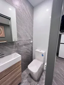 20% off Self-contained studio near train - Image 5