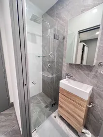 20% off Self-contained studio near train - Image 3