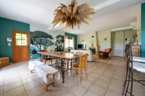 Beautiful air-conditioned house on a charming property - Image 2