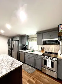 Modern Open Floor Plan Guest Apt w/ King - Image 2