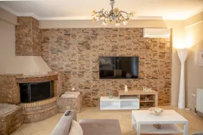 Gardiki Castle House - Image 2