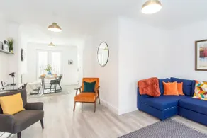 Host & Stay - Davies Close - Image 4