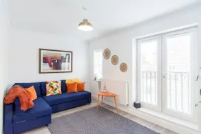 Host & Stay - Davies Close - Image 3