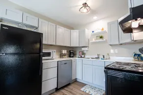 Queen Bed W/ W&D | Located in Downtown Wichita! - Image 3