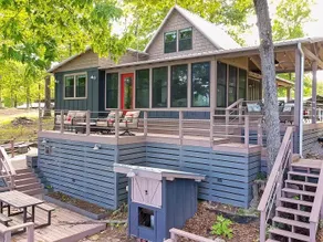 ꨄ︎ The Highland on Smith | Lakefront Family Cabin - Image 2